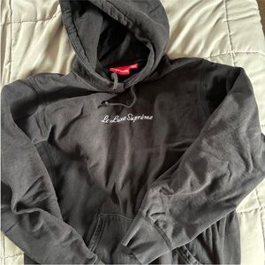 Médium Black Le Luxe Supreme Sweatshirt with Hood
